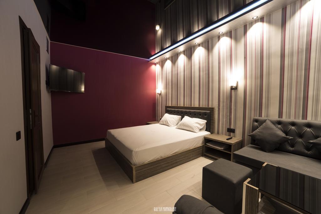 Voyage Hotel Jerevan Værelse billede